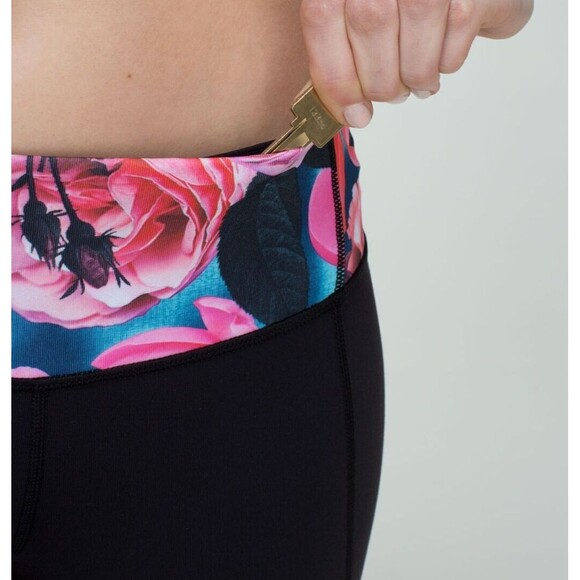 Lululemon Gather & Crow Crop Sz 2 Black Floral Waistband Secret Garden Split Hem - Picture 3 of 13